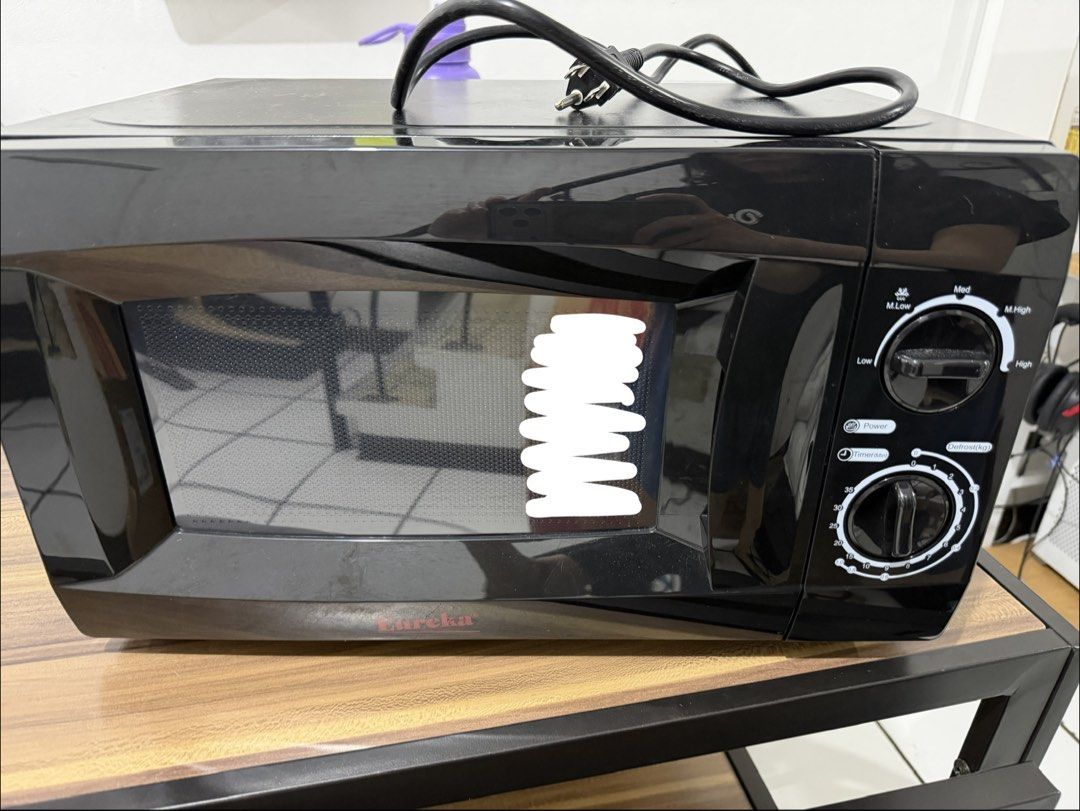 3month Old Eureka Microwave Oven 20L EMO-20L Black (Category: Other Kitchen Appliances) located in Quezon City. Submitted by xsfit (Listing ID 1467488857, Image 1). Description: -3 months used - No issues of defects.