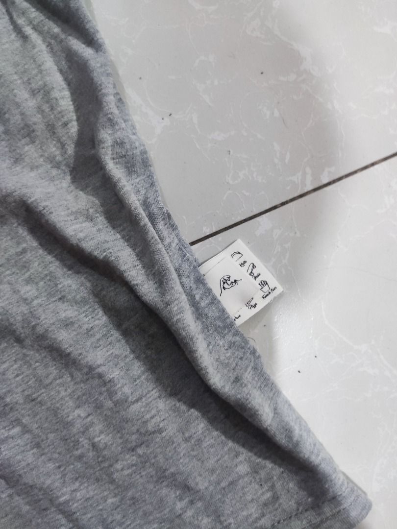808 Grey Graphic T-Shirt Size L (Category: Tshirts & Polo Shirts ) located in Rizal. Submitted by skilidilidu (Listing ID 1467548420, Image 3). Description: - Brand: 808 - Style: Grey short-sleeve tee with collegiate lettering - Design: Bold 'NVTUV' print in dark blue with white outlining across the chest - Size: L (Tag included) - Details: Ribbed crew neck collar and brand label on the lower side seam - Versatility: Perfect for casual wear, easy