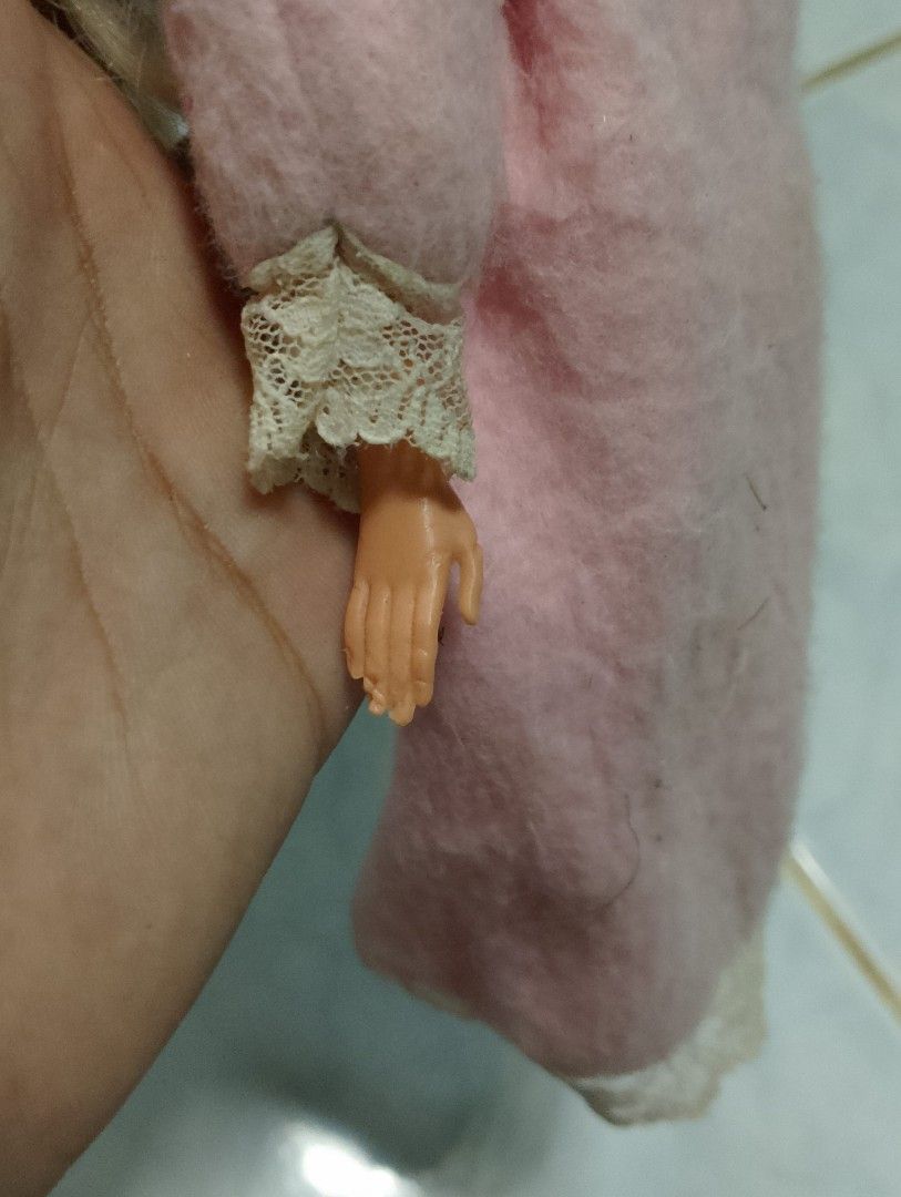 90s barbie bedtime doll (Category: Kids Toys) located in Santo Domingo. Submitted by glitterpinkgloss (Listing ID 1467509202, Image 3). Description: -may kagats sa kamay -needs hairspa and cleaning -wyswyg as is -manage your expectations .
