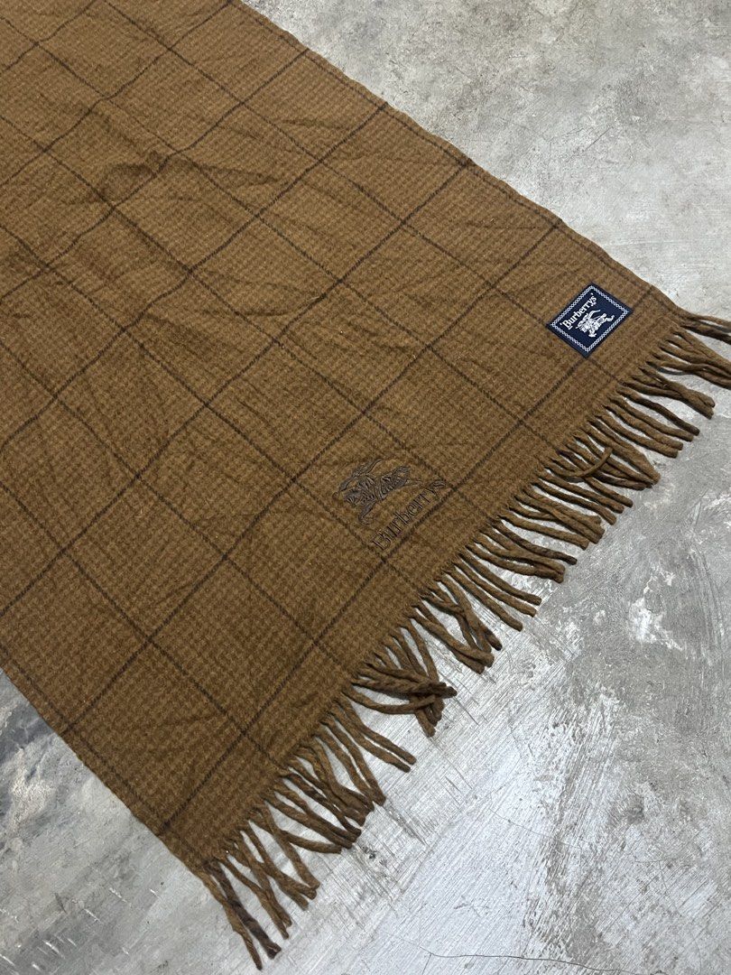 90’s Burberrys Plaid Brown Wool Scarf (Category: Scarves) located in Naga. Submitted by nowhere_archive_shop (Listing ID 1467508443, Image 3). Description: - Authentic Vintage Burberrys Brown Plaid Scarf - Material: 100% new wool for ultimate warmth - Dimensions: 65cm x 120cm (including fringe) - Accents: Classic logo patch and embroidered equestrian knight logo near the hem - Design: Fringed ends on both sides Good Condition No Issue DM.