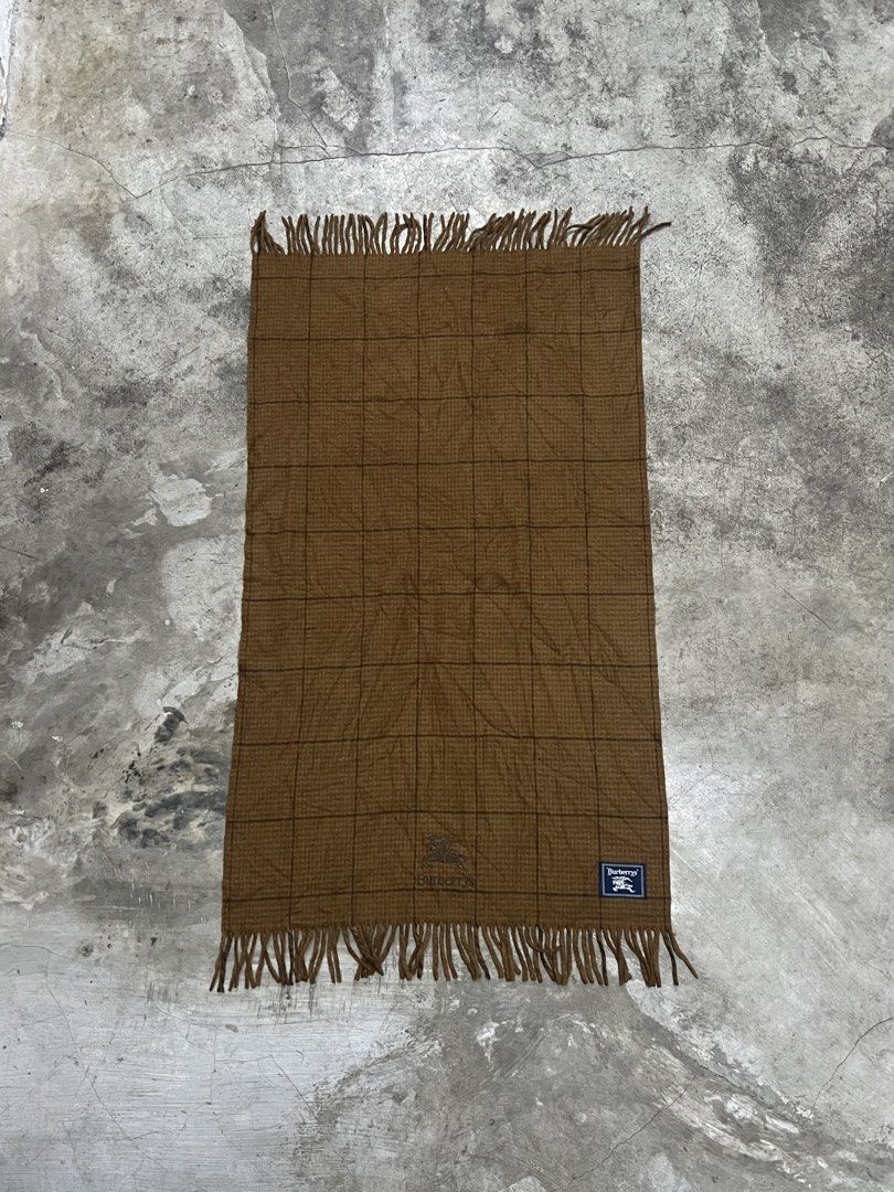 90’s Burberrys Plaid Brown Wool Scarf (Category: Scarves) located in Naga. Submitted by nowhere_archive_shop (Listing ID 1467508443, Image 1). Description: - Authentic Vintage Burberrys Brown Plaid Scarf - Material: 100% new wool for ultimate warmth - Dimensions: 65cm x 120cm (including fringe) - Accents: Classic logo patch and embroidered equestrian knight logo near the hem - Design: Fringed ends on both sides Good Condition No Issue DM.