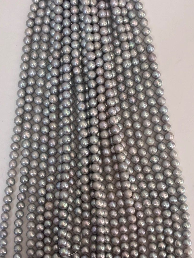 9mm round Gray fresh water pearl (Category: Necklaces) located in Malabon City. Submitted by aishahgirlshop (Listing ID 1467436943, Image 1). Description: 💯% Authentic fresh water pearl Gray round 9mm quality pearl 17" long with clasp 5micron setting with Authenticity card and velvet box best deal 5500 happy shopping @ Aishahgirlshop.