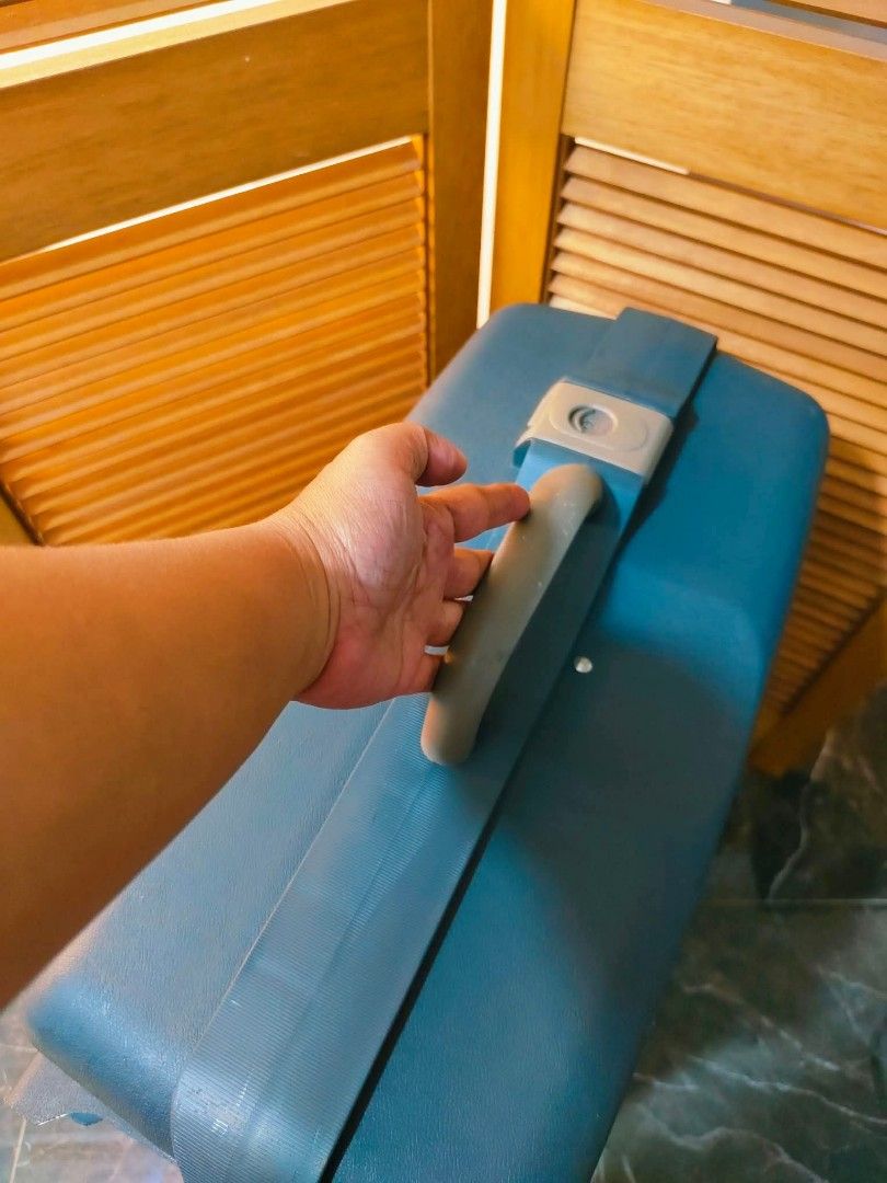 🧳 AMERICAN TOURISTER SHOCK PROOF (Category: Luggage) located in Manila. Submitted by chocoman0235367 (Listing ID 1467529697, Image 3). Description: *SECURED AND SHOCK PROOF* 📍 AMERICAN TOURISTER BY SAMSONITE SPINNER📍 Japan Made Shock Proof ⚡⚡SALE⚡⚡ LARGESIZE ✨4 DIGIT SECURED LOCK ✨Triple Locking Cliptype ✨Shock Proof PC+ABS hardcase ✨Durable AND Smooth 360 rotation Wheels ✨Top Push/Pull handle ✨Side Carrier Handle ✨Wide Space Suitcase with Div