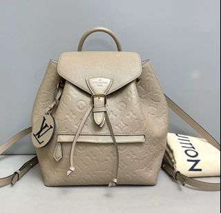 (Category: ) located in . Submitted by millen.outlet (Listing ID 1467377528, Image 1). Description: .