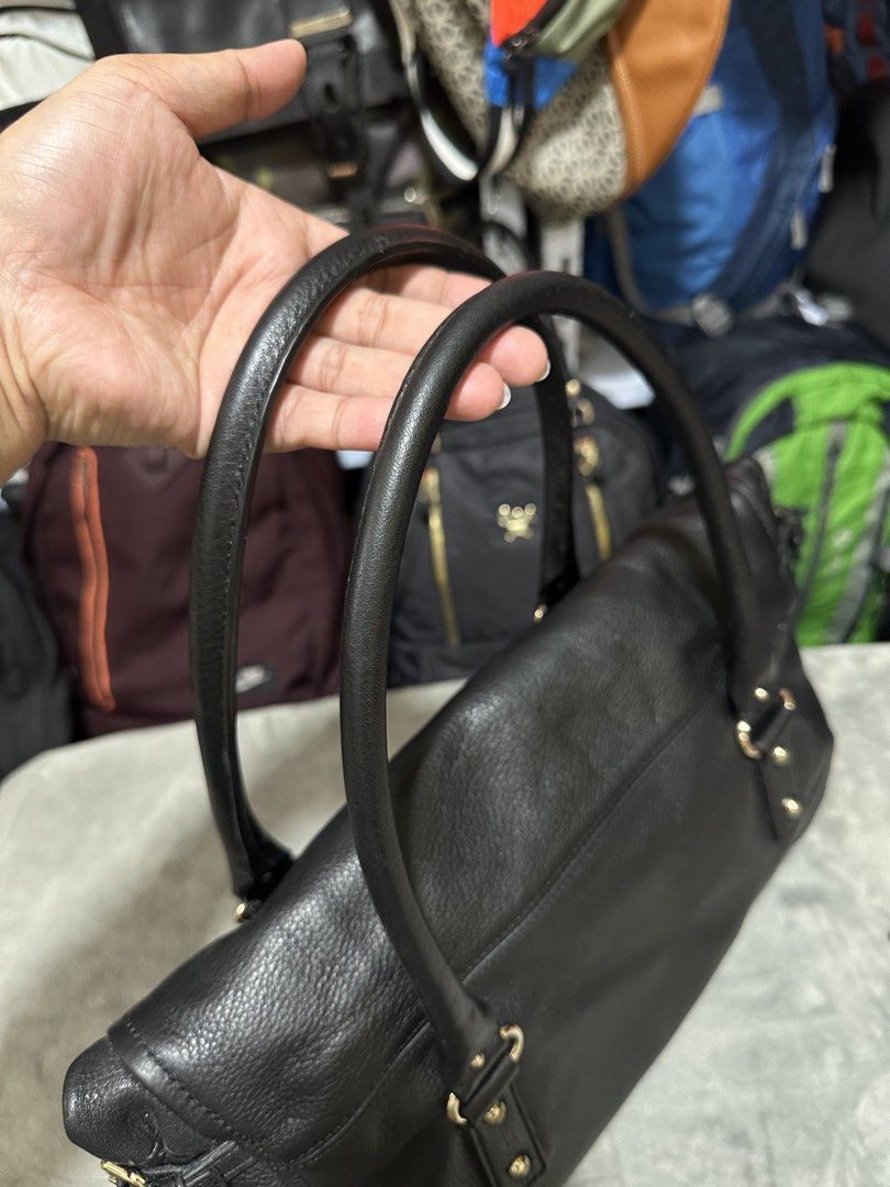 ♠️ KATE SPADE 🥰 (Category: Shoulder Bags) located in Baguio. Submitted by bags_2600 (Listing ID 1467530160, Image 3). Description: No Issue - very good condition.