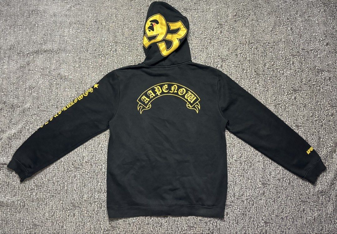AAPE ZIP UP SEMI CAMO (Category: Coats, Jackets and Outerwear) located in Rizal. Submitted by atienzagab03942 (Listing ID 1467500716, Image 2). Description: 23 by 28 Complete tags Semi camo hood Issue: crack prints .