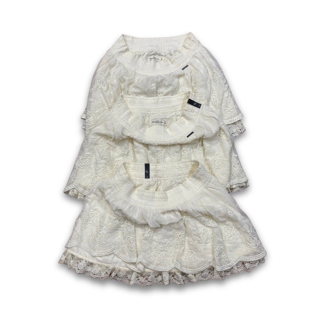 Abercrombie & Fitch Mini Skirt (Category: Skirts) located in Quezon City. Submitted by thriftg00dies (Listing ID 1467467047, Image 2). Description: Abercrombie & Fitch Mini Skirt (Brand new) 25 - 28 Waist Stretchable (Size M lahat) 1k aspack free ship or 350 each plus sf.