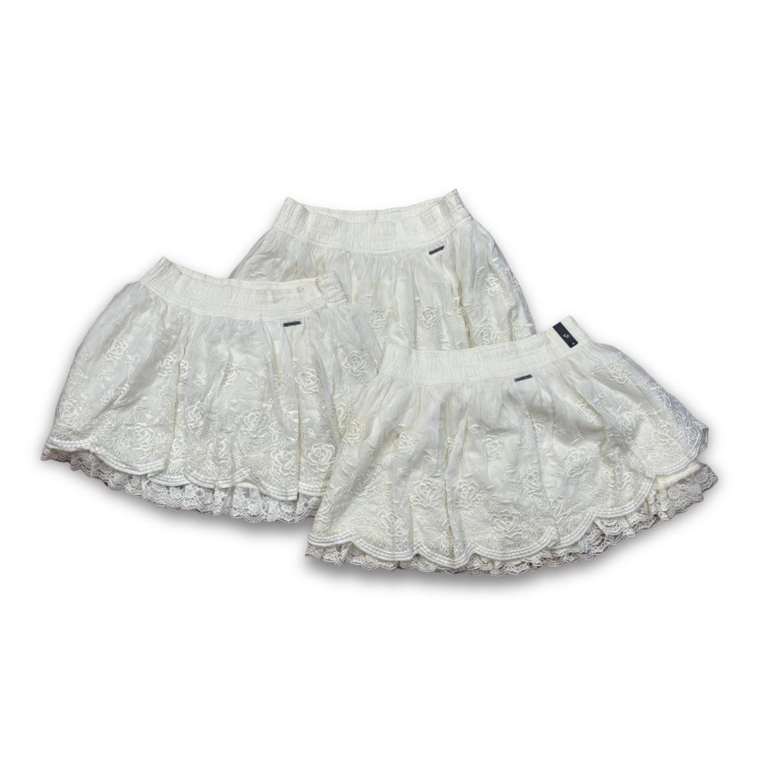 Abercrombie & Fitch Mini Skirt (Category: Skirts) located in Quezon City. Submitted by thriftg00dies (Listing ID 1467467047, Image 1). Description: Abercrombie & Fitch Mini Skirt (Brand new) 25 - 28 Waist Stretchable (Size M lahat) 1k aspack free ship or 350 each plus sf.