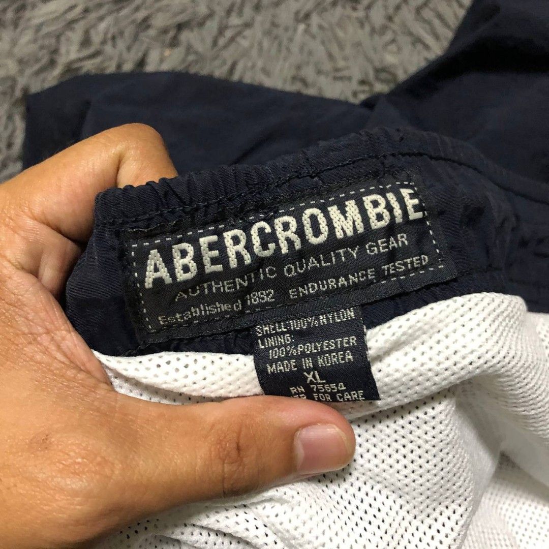 Abercrombie & Fitch Short (Category: Shorts) located in Camiling. Submitted by thriftscape2024 (Listing ID 1467501612, Image 2). Description: Excellent Condition Color rate: 9/10 Issue: ❌❌❌ W: 26-40 L: 23 Thigh: 16 Leg Opening: 14.