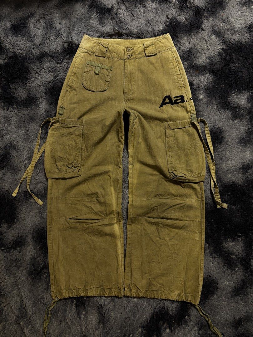 ACMEAURA CARGO PANTS (Category: Jeans) located in Manila. Submitted by aeronmaurcio (Listing ID 1467418711, Image 2). Description: ACMEAURA CARGO PANTS W- 27 THIGH- 13 L- 40 LEG OPENING- 11.5.