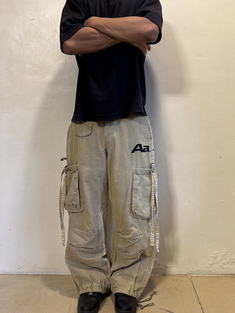 ACMEAURA CARGO PANTS (Category: Jeans) located in Manila. Submitted by aeronmaurcio (Listing ID 1467418711, Image 1). Description: ACMEAURA CARGO PANTS W- 27 THIGH- 13 L- 40 LEG OPENING- 11.5.