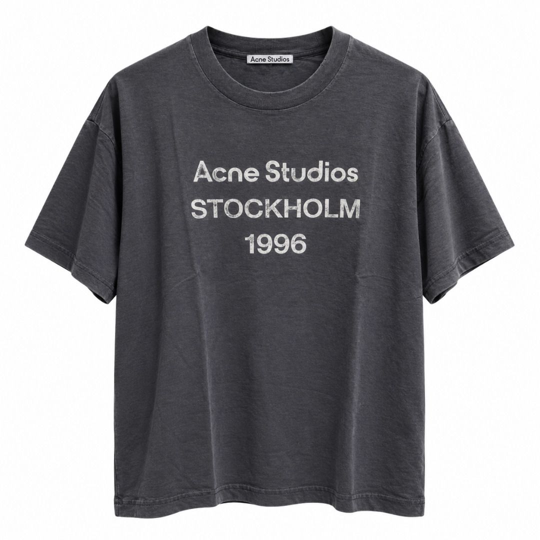 Acne Studios Tee (Category: Tshirts & Polo Shirts ) located in San Fernando. Submitted by fynder (Listing ID 1467498387, Image 1). Description: Acne Studios Tee Auth with tags and packaging Available Sizes: XS - XL 💬 DM for more Photos or Size Chart 📦 Fast processing (Air cargo freight) 💬 More drops daily on IG: @fynder1 🔒 Buyer protection through Carousell — shop with confidence .