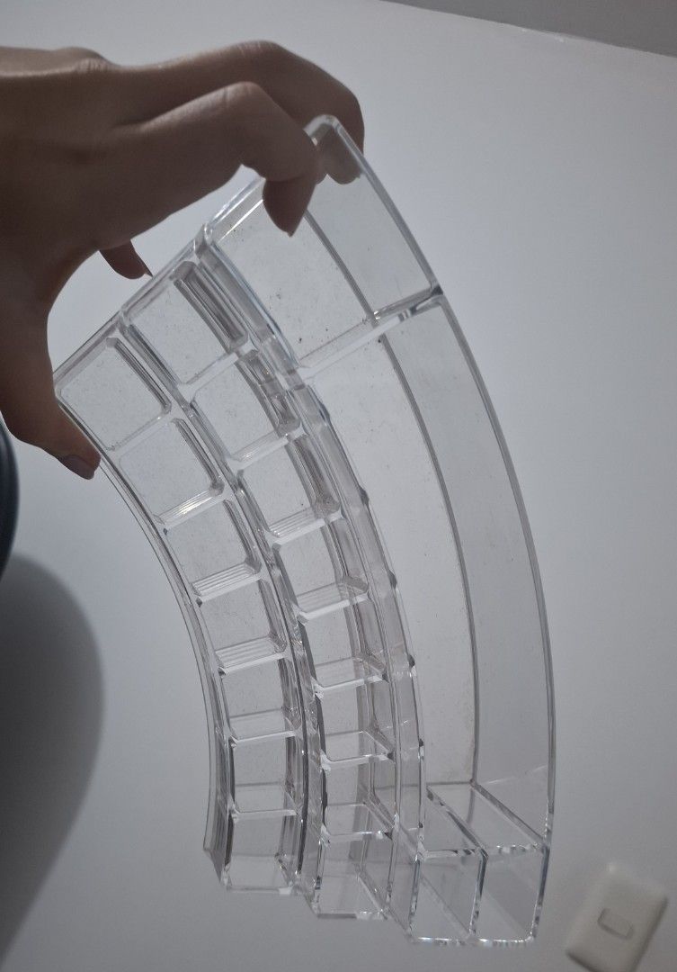 Acrylic mirror and makeup organiser (Category: Mirrors) located in Taguig. Submitted by welcome2myprelovedshop (Listing ID 1467457186, Image 2). Description: take this set for only 180p its in good condition and no cracks..