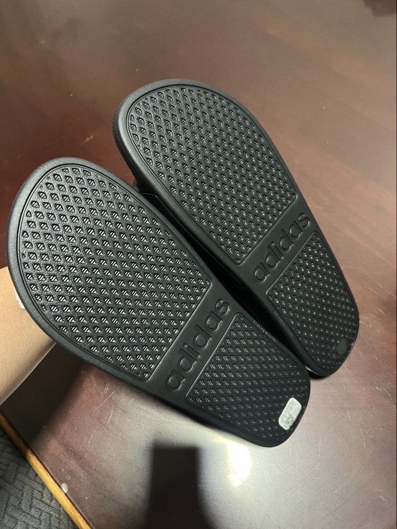Adidas Adilette Aqua (Category: Slippers & Slides) located in San Fernando. Submitted by odd_yannie (Listing ID 1467457722, Image 3). Description: .