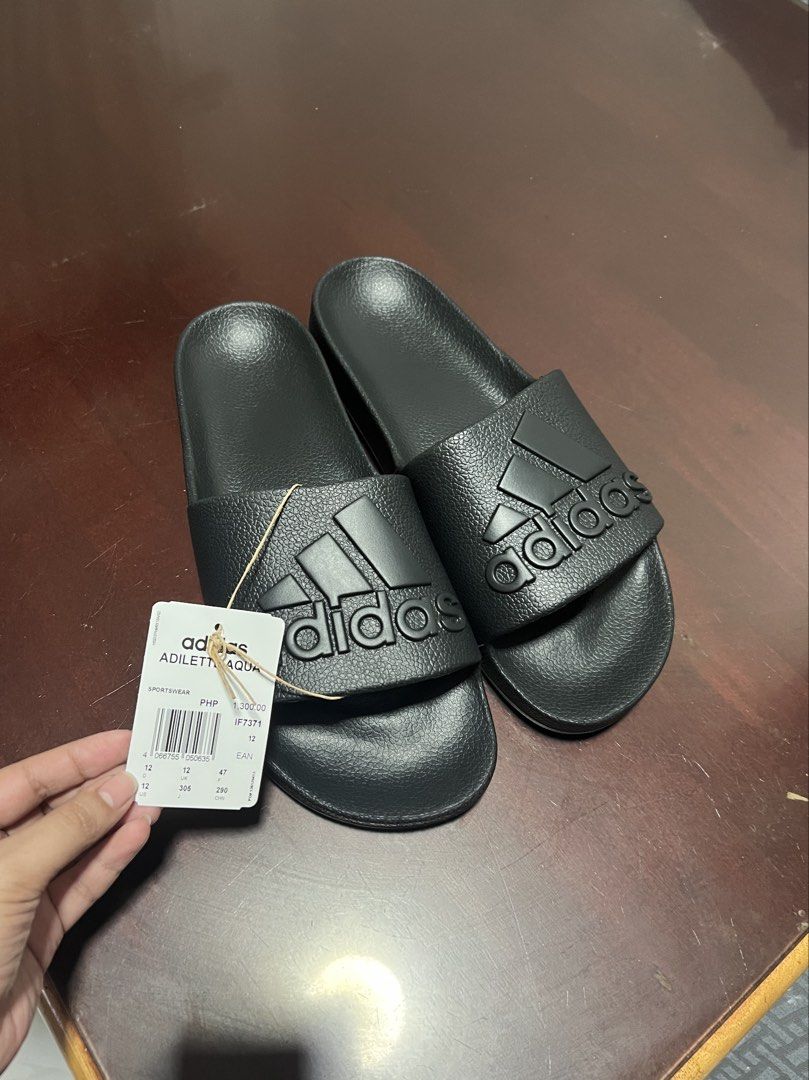Adidas Adilette Aqua (Category: Slippers & Slides) located in San Fernando. Submitted by odd_yannie (Listing ID 1467457722, Image 1). Description: .