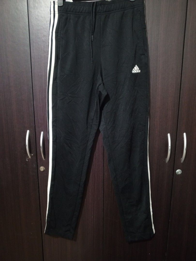 Adidas Aeroready 3 stripes pants (Category: Activewear) located in Santa Maria. Submitted by paulo-garcia21 (Listing ID 1467400827, Image 1). Description: .