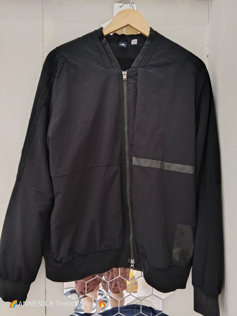 ADIDAS Bomber Jacket Sherpa Fleece (Category: Coats, Jackets and Outerwear) located in Bulacan. Submitted by annenicathriftthriftlang (Listing ID 1467426616, Image 1). Description: ADIDAS Bomber Jacket Sherpa Fleece Lined - Black - Size XL 📏 DIMES: Tag Size: A/XL 185/104A (Asian XL) Best Fit: L to XL Men / Oversized M Pit to Pit: 25-26 inches Length: 27-28 inches Sleeve: 27 inches Shoulder: 21 inches (drop shoulder bomber cut) 📝 DETAILS: - Bran