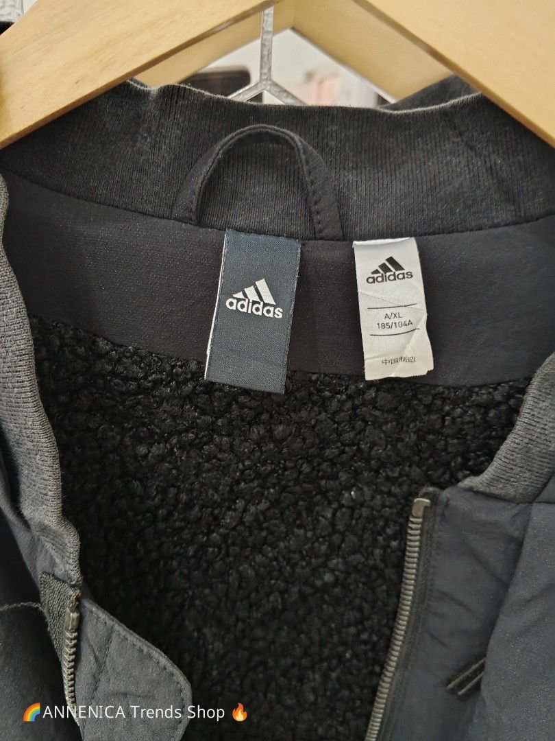 ADIDAS Bomber Jacket Sherpa Fleece (Category: Coats, Jackets and Outerwear) located in Bulacan. Submitted by annenicathriftthriftlang (Listing ID 1467426616, Image 2). Description: ADIDAS Bomber Jacket Sherpa Fleece Lined - Black - Size XL 📏 DIMES: Tag Size: A/XL 185/104A (Asian XL) Best Fit: L to XL Men / Oversized M Pit to Pit: 25-26 inches Length: 27-28 inches Sleeve: 27 inches Shoulder: 21 inches (drop shoulder bomber cut) 📝 DETAILS: - Bran