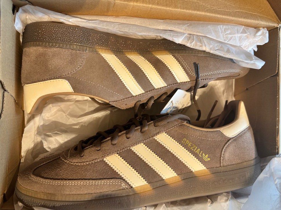 BRAND NEW ADIDAS HANDBALL SPEZIAL (Category: Sneakers) located in Pasig City. Submitted by brothermikeandthe_mrs. (Listing ID 1467168318, Image 1). Description: Adidas Handball Spezial Serial: KK1153 Brand New. Never used. With tags and inserts. Size: 10.5 US Original Price: P6,000 Selling Price: P4,500 RFS: wrong size .