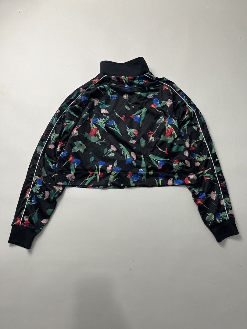 Adidas Jacket (Category: Coats, Jackets and Outerwear) located in Makati City. Submitted by ufcknwthbst (Listing ID 1467460495, Image 2). Description: 18 inch width 19 inch length 9.5/10 condition No issue.