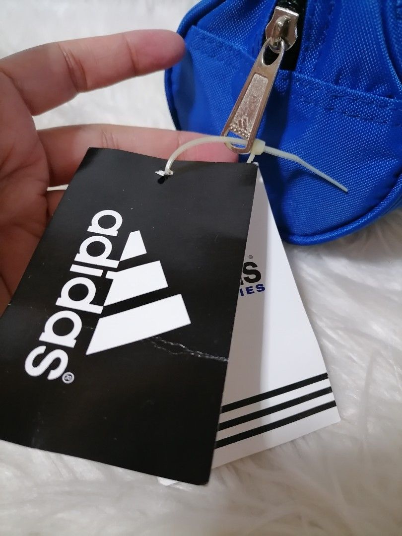 Adidas Linear Extra Small Duffel Bag (Category: Purses & Pouches) located in Butuan. Submitted by az-branded.items (Listing ID 1467466073, Image 2). Description: Size: W 8" x L 4.5" Kasya ang cp at iba pa Authentic Vintage From Japan Mahal po sya- Pls. See last photo..