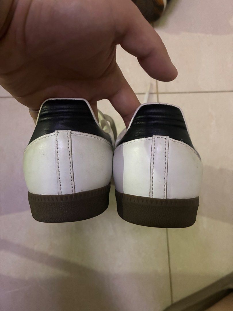 Adidas Samba OG Shoes (Category: Sneakers) located in Manila. Submitted by marcraphael (Listing ID 1467423032, Image 2). Description: With box (but diff box nasira yung original box na blue pero adidas pa rin naman yung box) Need cleaning lang onti Unli check 100% original Still negotiable Rfs: need funds Issue: medyo nabura lang onti yung sulat ng adidas sa loob ng shoes kakagamit nasa pic na yung itsura Size 10 US Size 9 1/2 UK Loc: mnl/pasay/m