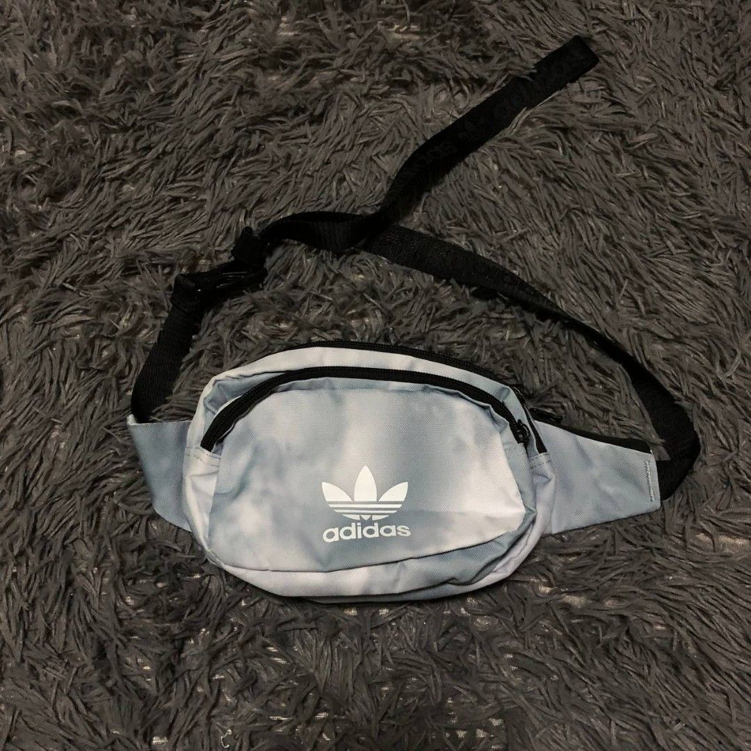 Adidas Sling bag (Category: Sling Bags) located in Camiling. Submitted by thriftscape2024 (Listing ID 1467498336, Image 1). Description: Excellent Condition Color rate: 9/10 Issue: ❌❌❌.