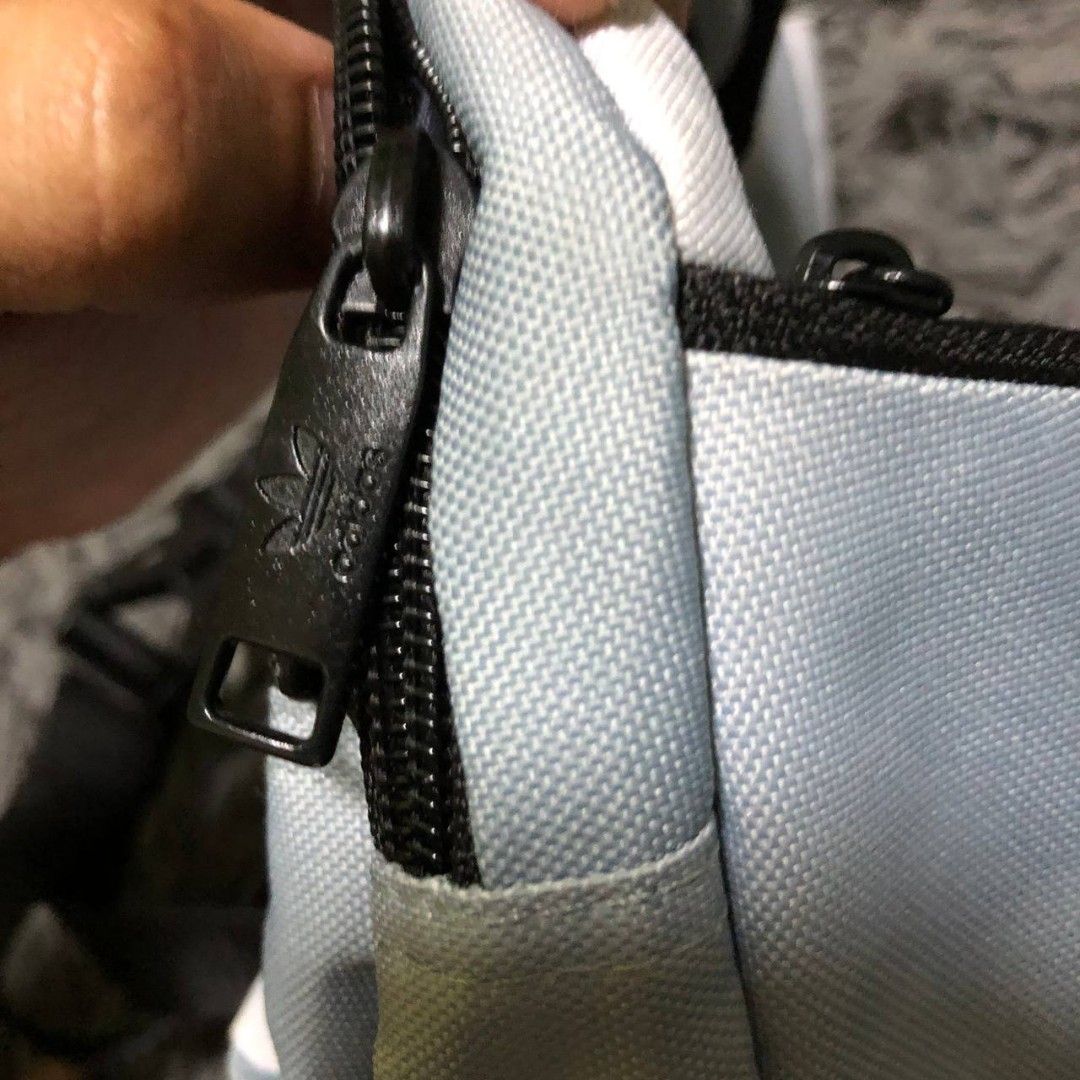 Adidas Sling bag (Category: Sling Bags) located in Camiling. Submitted by thriftscape2024 (Listing ID 1467498336, Image 3). Description: Excellent Condition Color rate: 9/10 Issue: ❌❌❌.