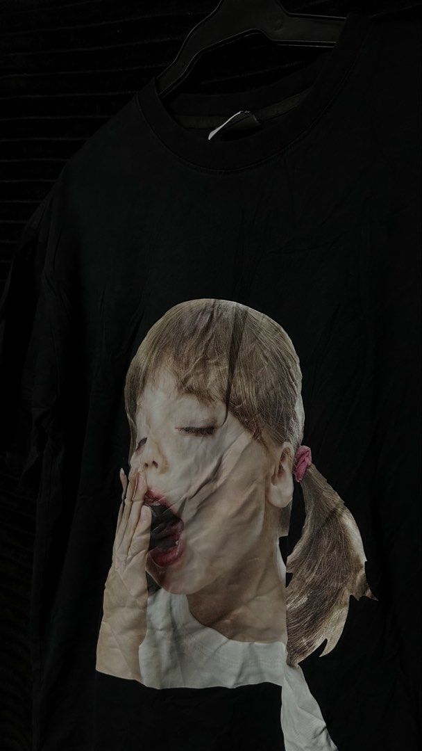 ADLV BABY FACE TEE (Category: Tshirts & Polo Shirts ) located in Taguig. Submitted by thriftboy23 (Listing ID 1467519657, Image 2). Description: Size 1 Excellent condition No major flaws Color rate: 10/10 Location: Taguig Pinagsama.