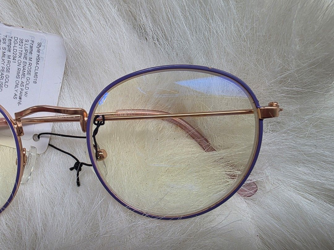 AerieSunnies (Category: Sunglasses & Eyewear) located in La Trinidad. Submitted by zasha28 (Listing ID 1467437448, Image 3). Description: clear lens no grade replaceable lens big frame with small chip sa purple lining..