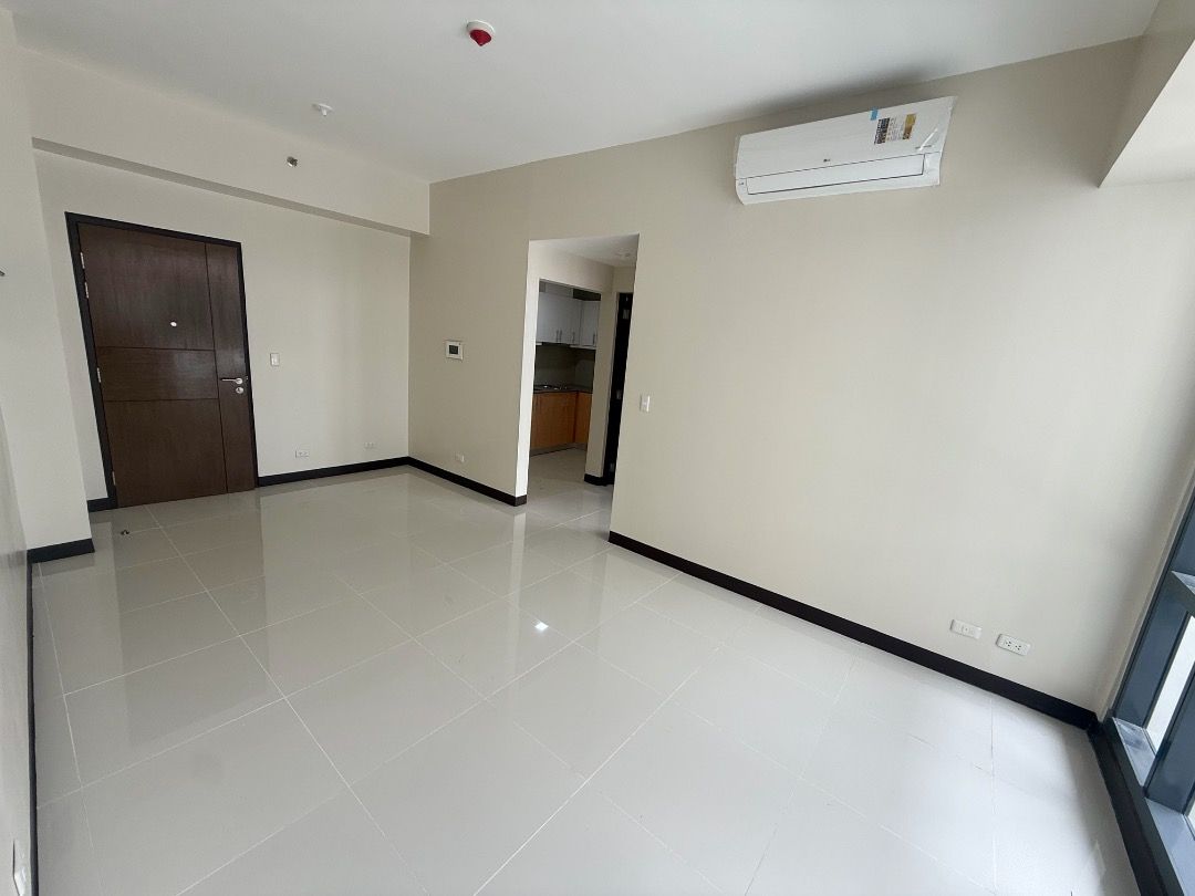 AFFORDABLE 1 BEDROOM IN A PRIME LOCATION (Category: Apartments & Condos) located in Taguig. Submitted by dacanayglad29 (Listing ID 1467378228, Image 3). Description: Move into modern 1 bedroom Condo Unit💫🤩 5 YEARS TO PAY - RENT TO OWN CONDO | READY FOR OCCUPANCY UNIT🥰💫 Location: The Florence Residences, McKinley Hill Taguig City. ACTUAL UNIT POSTED 1BEDROOM WITH BALCONY - 47.50 SQM ✅Rent-to-Own & Ready for Occupancy ✅Only 5% - 647K DP TO MOVE