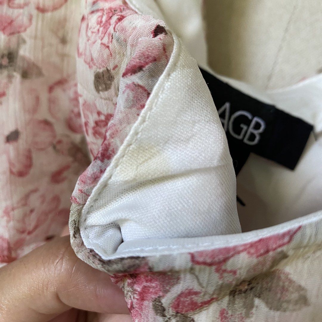 AGB y2k like layered floral top (Category: Others Tops) located in Manila. Submitted by thriftfindsbyshei-2nd (Listing ID 1467568124, Image 3). Description: Medium Has small yellow stain.