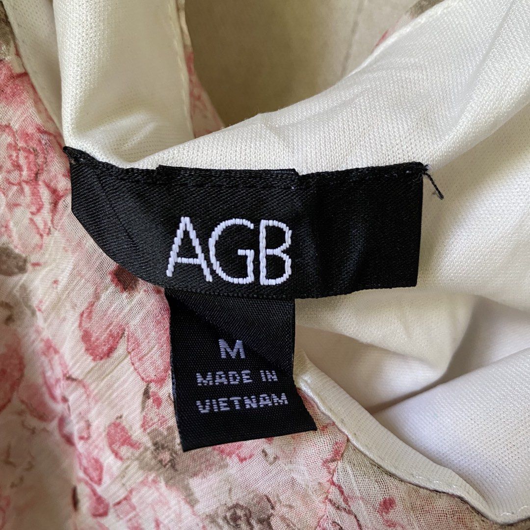 AGB y2k like layered floral top (Category: Others Tops) located in Manila. Submitted by thriftfindsbyshei-2nd (Listing ID 1467568124, Image 2). Description: Medium Has small yellow stain.