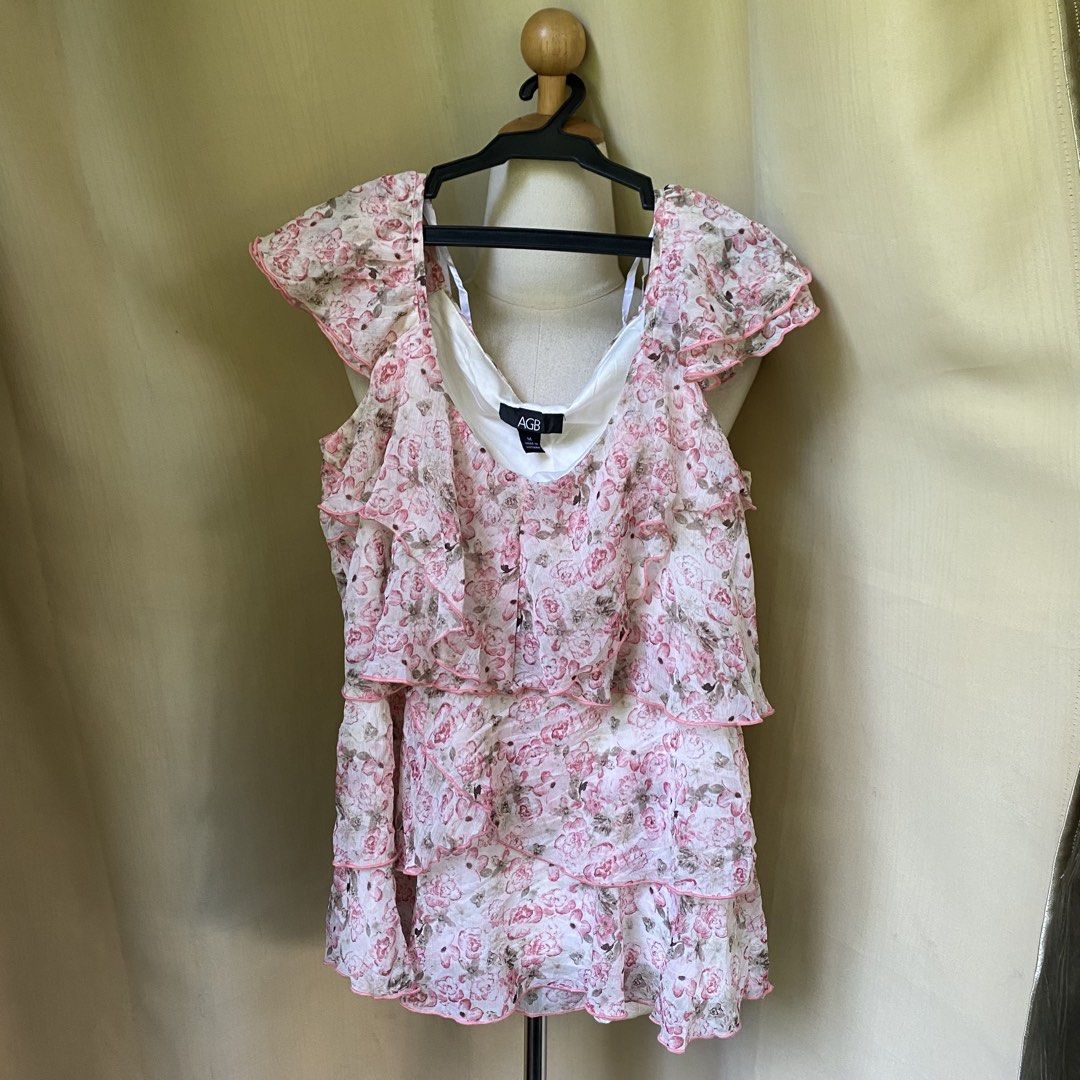 AGB y2k like layered floral top (Category: Others Tops) located in Manila. Submitted by thriftfindsbyshei-2nd (Listing ID 1467568124, Image 1). Description: Medium Has small yellow stain.