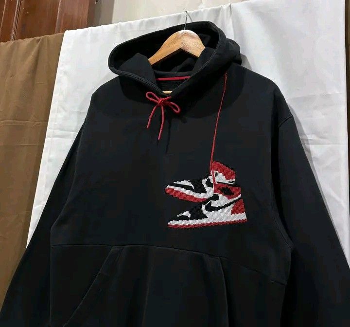 AIR JORDAN HOODIE (Category: Coats, Jackets and Outerwear) located in Manila. Submitted by rei.malaya (Listing ID 1467431171, Image 2). Description: AIR JORDAN HOODIE SIZE:MEDIUM WIDTH:22 LENGTH:26 COLORATE:9.5/10 EXCELLENT CONDITION ISSUE:FRAYED CUFF 550+SF pwede kapa kumurot MOP:GCASH COURIER:JNT LOCATION:BIÑAN LAGUNA.