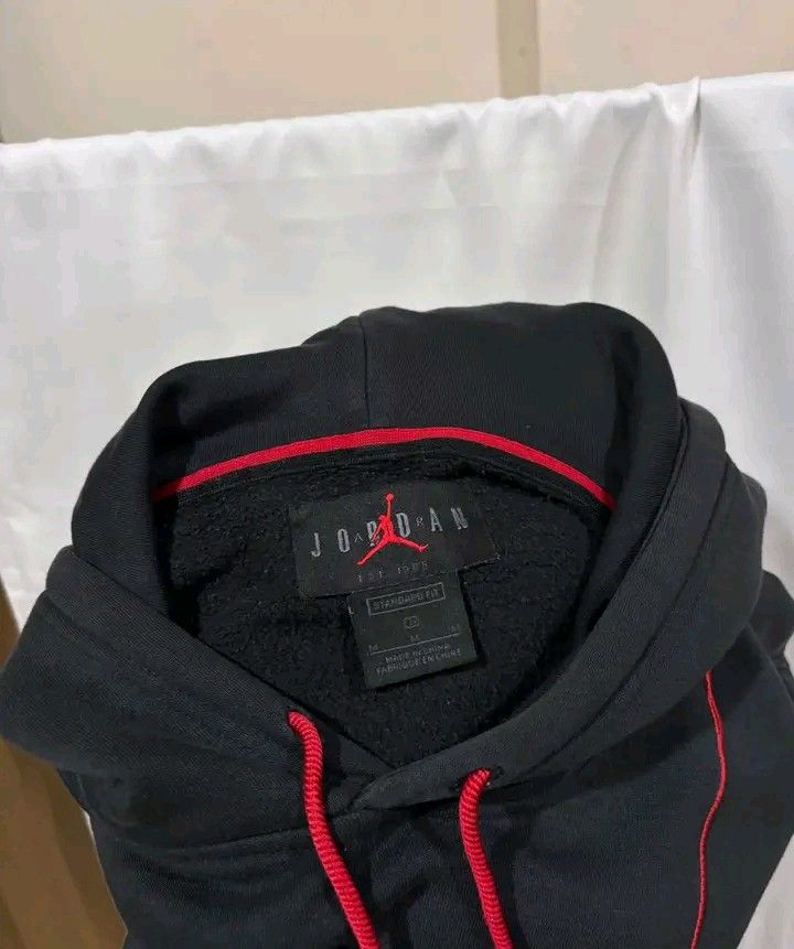 AIR JORDAN HOODIE (Category: Coats, Jackets and Outerwear) located in Manila. Submitted by rei.malaya (Listing ID 1467431171, Image 3). Description: AIR JORDAN HOODIE SIZE:MEDIUM WIDTH:22 LENGTH:26 COLORATE:9.5/10 EXCELLENT CONDITION ISSUE:FRAYED CUFF 550+SF pwede kapa kumurot MOP:GCASH COURIER:JNT LOCATION:BIÑAN LAGUNA.