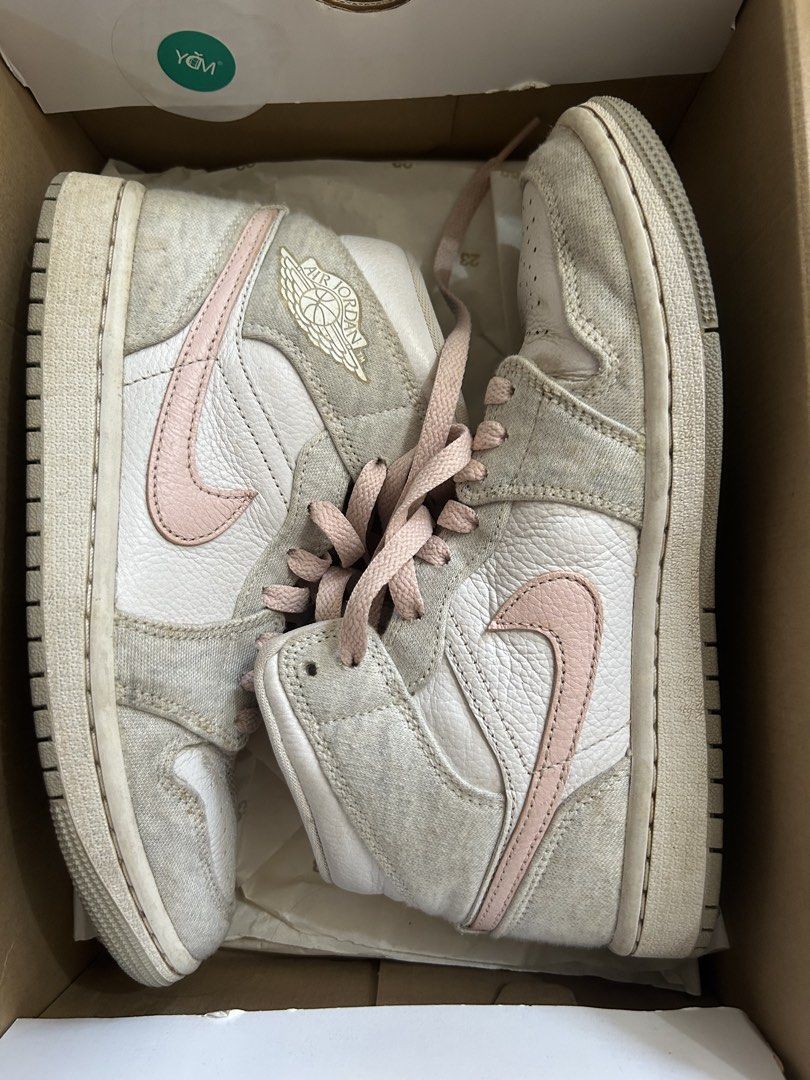 AIR JORDAN SHOES (Category: Sneakers) located in Manila. Submitted by shoedeer (Listing ID 1467381001, Image 1). Description: Decluterring Original price: 10,000.
