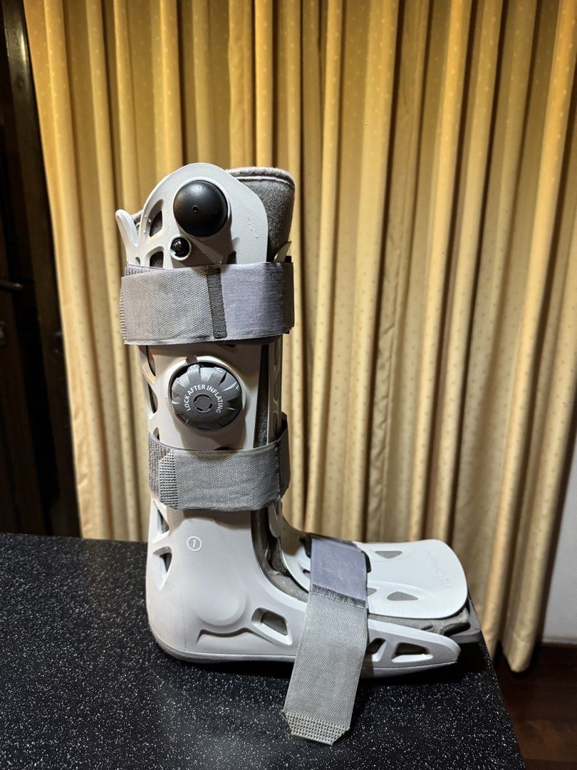Aircast AirSelect Walking Boot (Category: Braces, Support & Protection) located in Marikina City. Submitted by prelovedmgs (Listing ID 1467476840, Image 1). Description: Details Condition Used - Good Bought brand new, used for only 3 weeks. Size Medium, fits either foot, made in Mexico. Air pump tested and holds air. Liner and straps cleaned. 📍 Meetup in Quezon City, or Lalamove/Grab at buyer's cost. .
