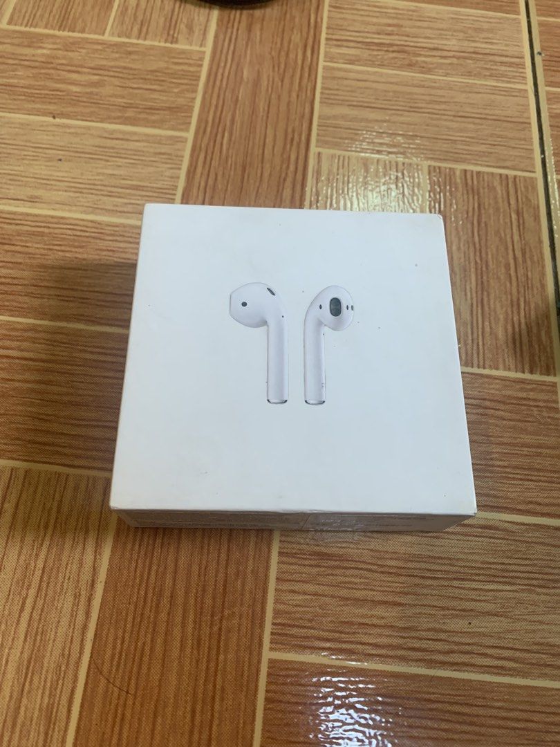 airpods gen 2 (Category: Earphones) located in Manila. Submitted by eugenediaz (Listing ID 1467390156, Image 2). Description: original airpods gen 2 used good condition.