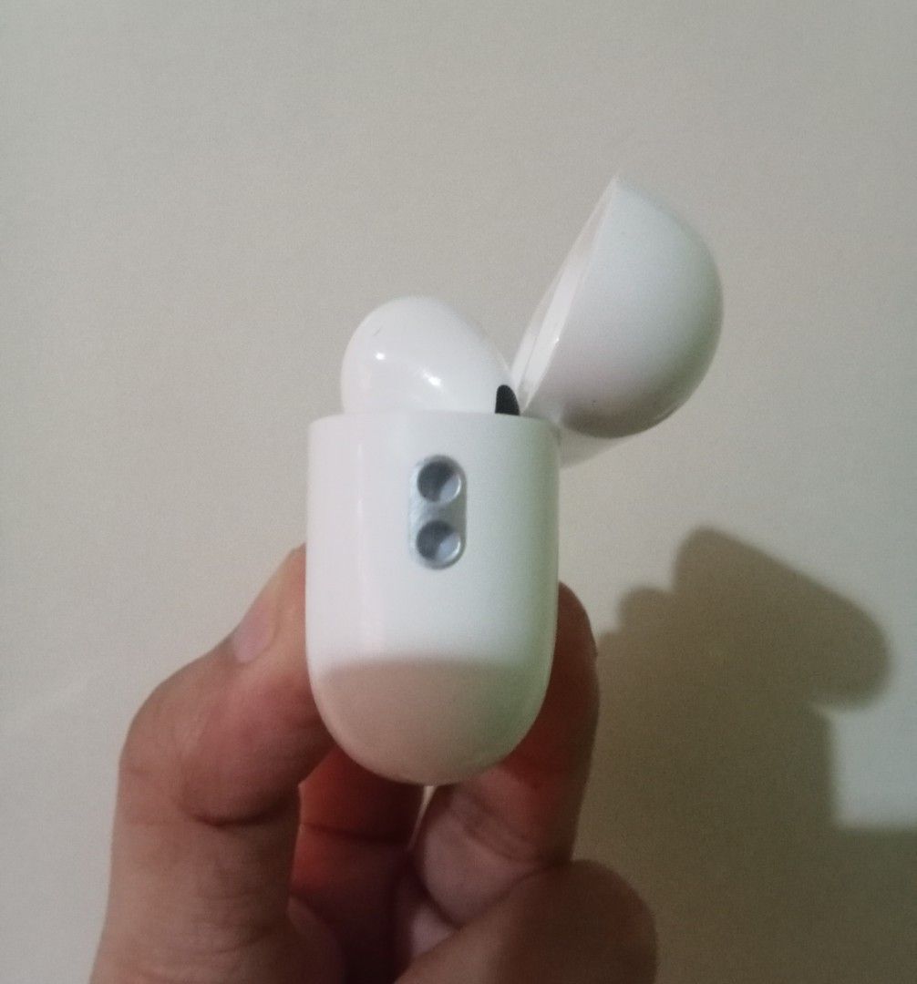 AirPods Pro 2 (Category: Earphones) located in Manila. Submitted by lo.verse (Listing ID 1467417587, Image 3). Description: - Authentic Apple AirPods Pro with white charging case - Fully working with active noise cancellation and transparency modes - Battery status accurately displays on iOS devices - Includes a free dark blue silicone protective case - Ready to use and well-maintained all features working no longer using - nagupgrade na airpods,