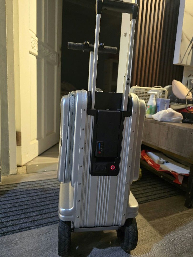Airwheel SE3 Mini T (Category: Luggage) located in Manila. Submitted by arisdavid24 (Listing ID 1467422060, Image 2). Description: Almost New 23.5k na lang Rush!.