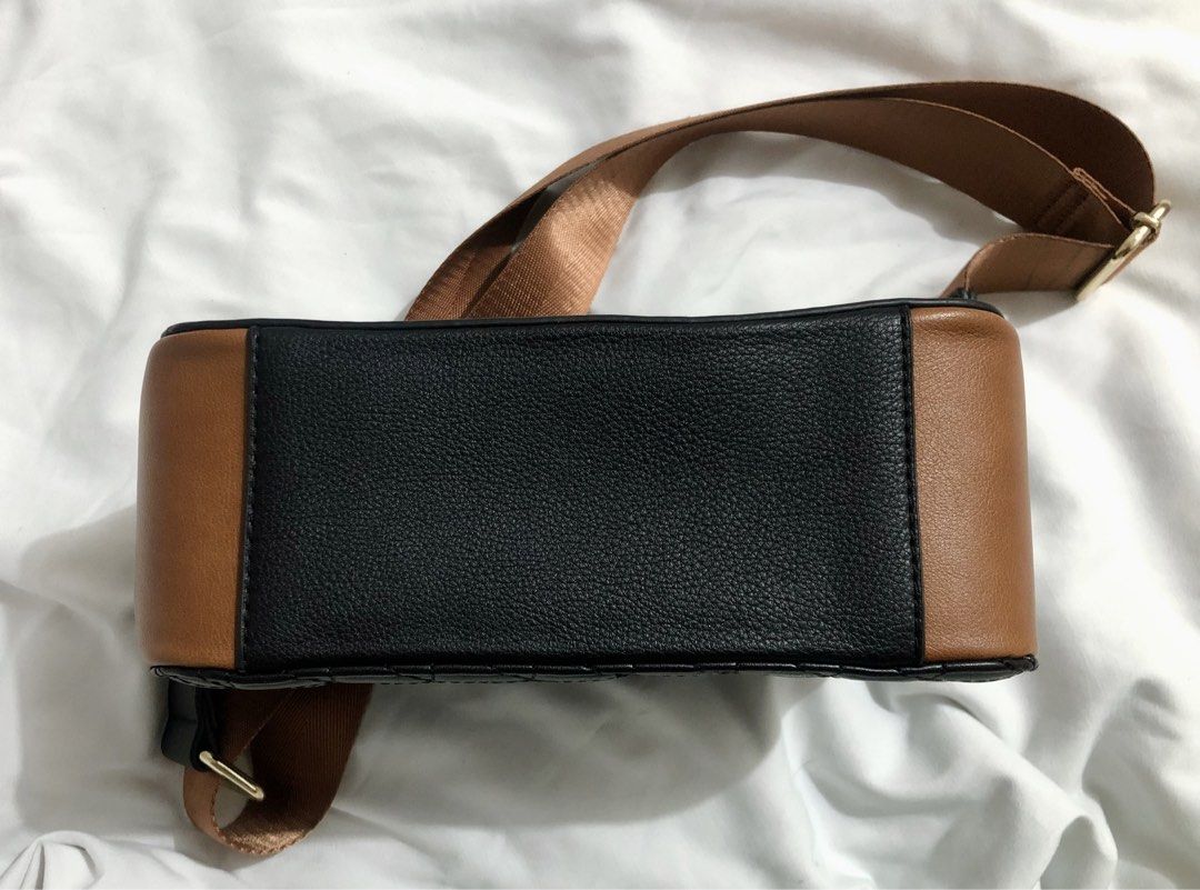 ALDO Crossbody Bag (Category: Cross-body Bags) located in Pasig City. Submitted by shelovedd_ (Listing ID 1467591261, Image 3). Description: ALDO Crossbody Bag From 🇺🇸 Used Twice Issues: As you can see in the last 2 zoomed-in photos, there is a small spot on the bag where the leather appears to have peeled off. There are also visible marks on the other side of the sling strap. Note: I’ve only used the bag twice, and it has been stored for sever