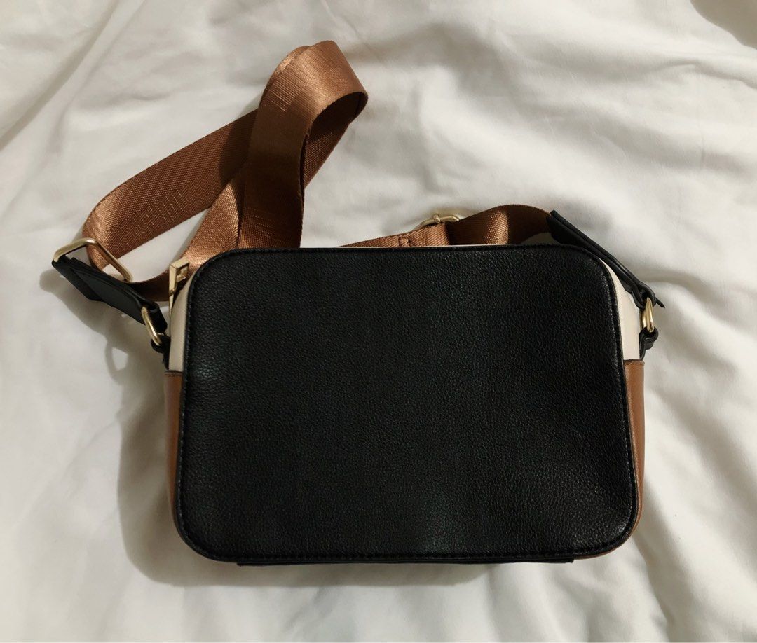 ALDO Crossbody Bag (Category: Cross-body Bags) located in Pasig City. Submitted by shelovedd_ (Listing ID 1467591261, Image 2). Description: ALDO Crossbody Bag From 🇺🇸 Used Twice Issues: As you can see in the last 2 zoomed-in photos, there is a small spot on the bag where the leather appears to have peeled off. There are also visible marks on the other side of the sling strap. Note: I’ve only used the bag twice, and it has been stored for sever