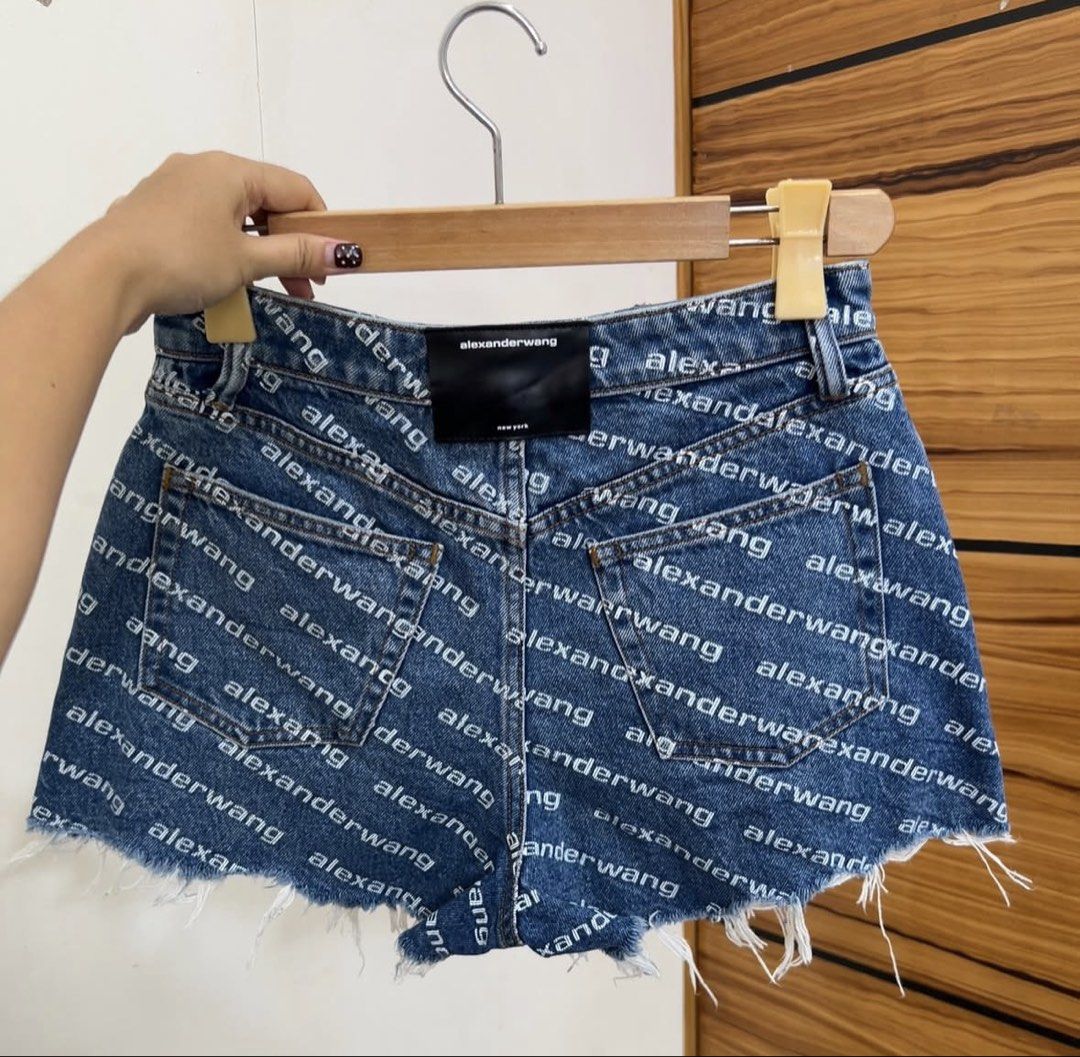 Alexaderwang Highwaisted shorts (Category: Shorts) located in Mandaluyong City. Submitted by raenaz.clo (Listing ID 1467497838, Image 2). Description: Never been used (Size: 26-28).