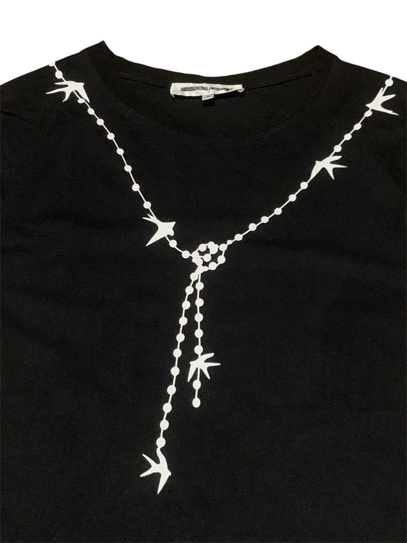 Alexander Mcqueen (Category: Tshirts & Polo Shirts ) located in Manila. Submitted by lyf_7hrift (Listing ID 1467510071, Image 2). Description: Alexander Mcqueen Shirt P300 26L 17W Dimes 9.5/10 Color Rate Excellent Condition .