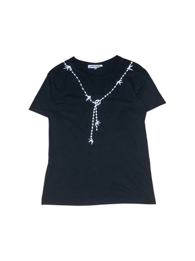 Alexander Mcqueen (Category: Tshirts & Polo Shirts ) located in Manila. Submitted by lyf_7hrift (Listing ID 1467510071, Image 1). Description: Alexander Mcqueen Shirt P300 26L 17W Dimes 9.5/10 Color Rate Excellent Condition .
