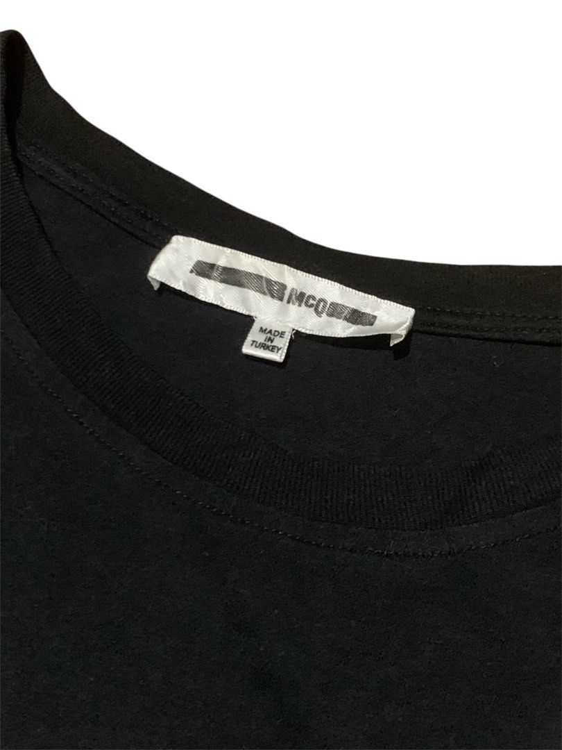 Alexander Mcqueen (Category: Tshirts & Polo Shirts ) located in Manila. Submitted by lyf_7hrift (Listing ID 1467510071, Image 3). Description: Alexander Mcqueen Shirt P300 26L 17W Dimes 9.5/10 Color Rate Excellent Condition .
