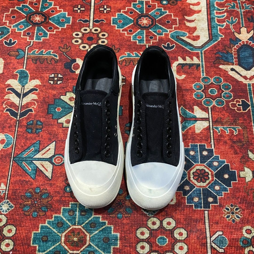 Alexander McQueen Deck Lace Up 35/36 (Category: Sneakers) located in Antipolo. Submitted by bentakahitanoano (Listing ID 1467492783, Image 1). Description: Still wearable Size 35 fits 36 womens Missing lace and minor discoloration.