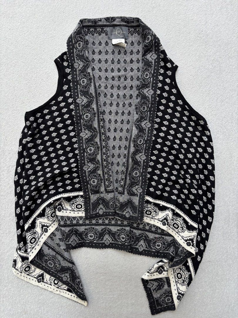 Alexander Mcqueen Late 2000s Woven Cotton Blend Drape-Front Open Vest (Category: Luxury Apparel) located in Baguio. Submitted by thecollector2600 (Listing ID 1467394879, Image 1). Description: Alexander Mcqueen Late 2000s Woven Cotton Blend Drape-Front Open Vest Unisex Pit to pit-22” Length-28.5”.