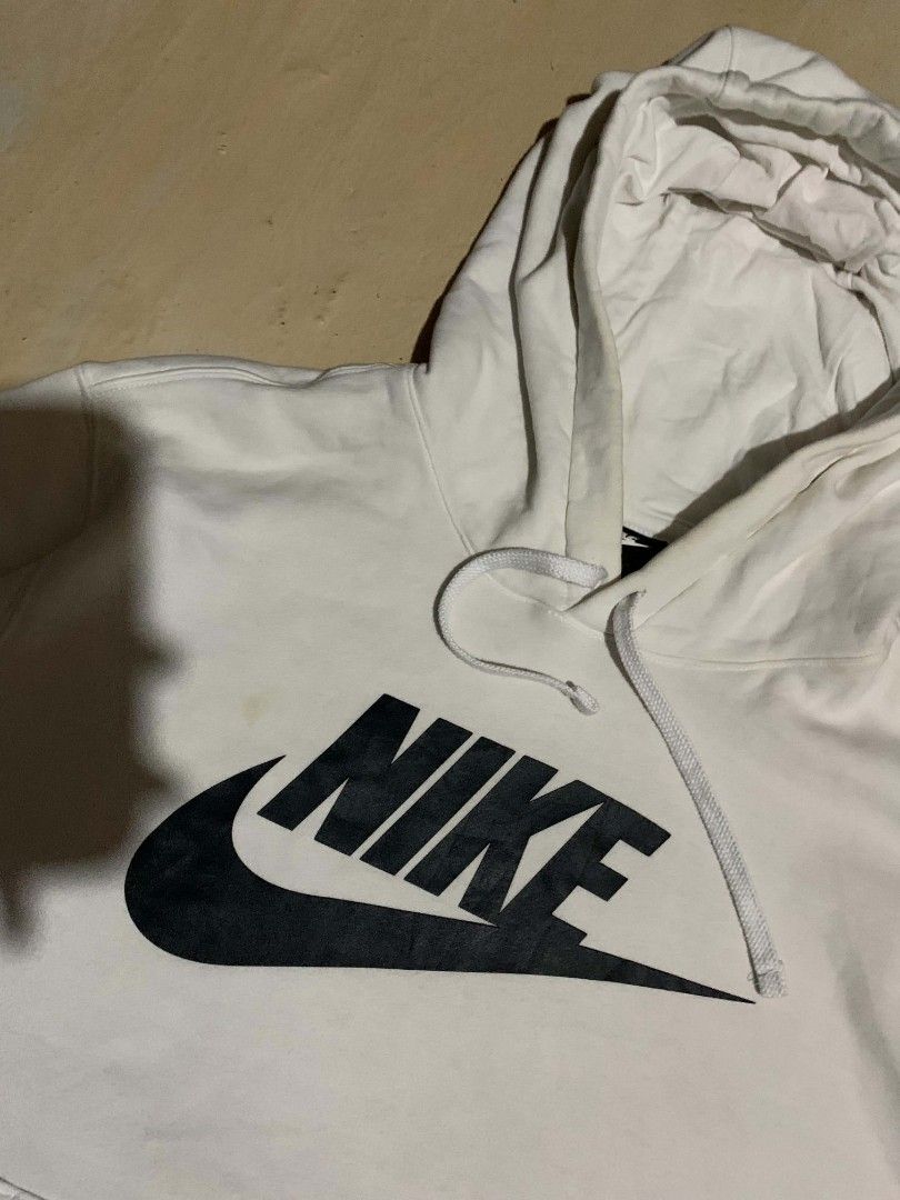 ALUMNI HOODIE NIKE (Category: Hoodies) located in Polangui. Submitted by laurgarments (Listing ID 1467437827, Image 2). Description: SIZE MEDIUM SEMI LARGE ONE PINHOLE IN RIBBINGS NEED WASH.